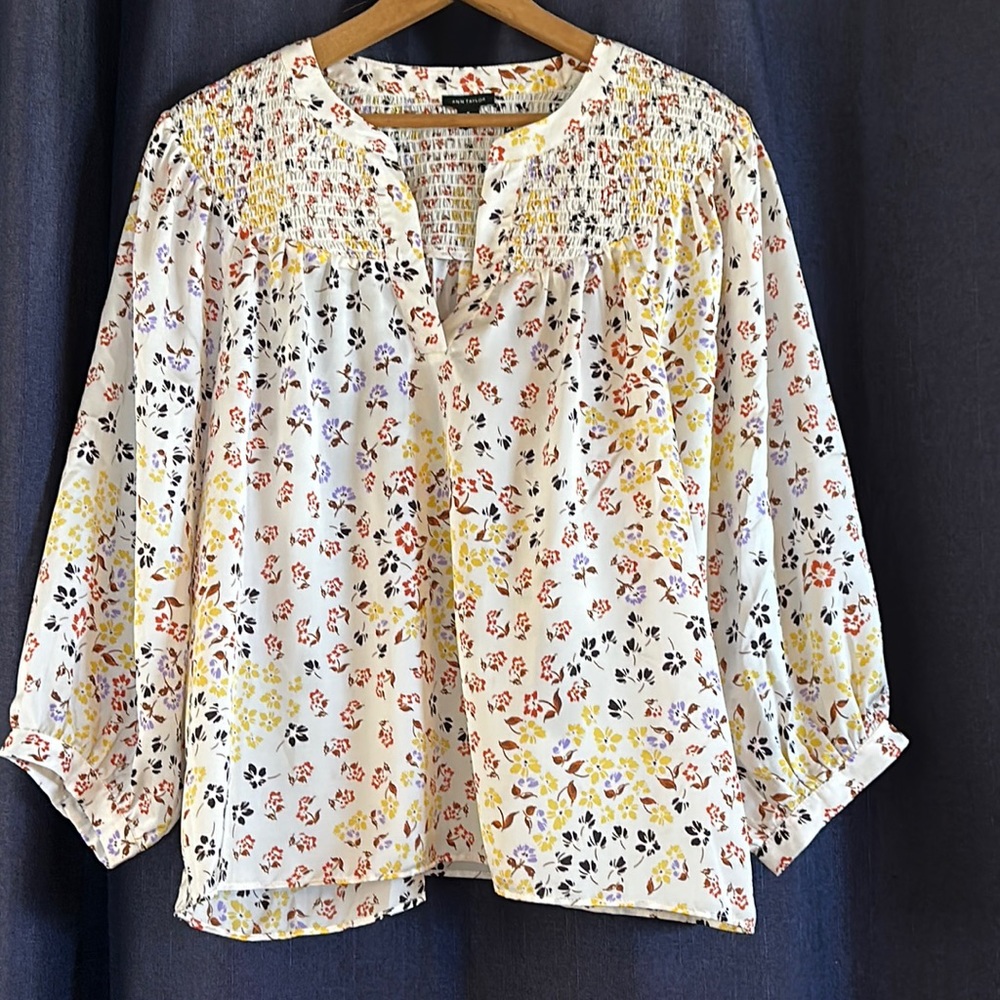 Ann Taylor women’s medium flowy top with elasticized smocked yoke LIKE NEW